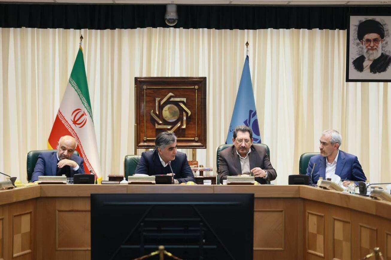 جلسه هماهنگی تیم اقتصادی دولت در بانک مرکزی تشکیل شد/ بررسی سیاست‌های ارزی، تجاری و معیشتی مردم