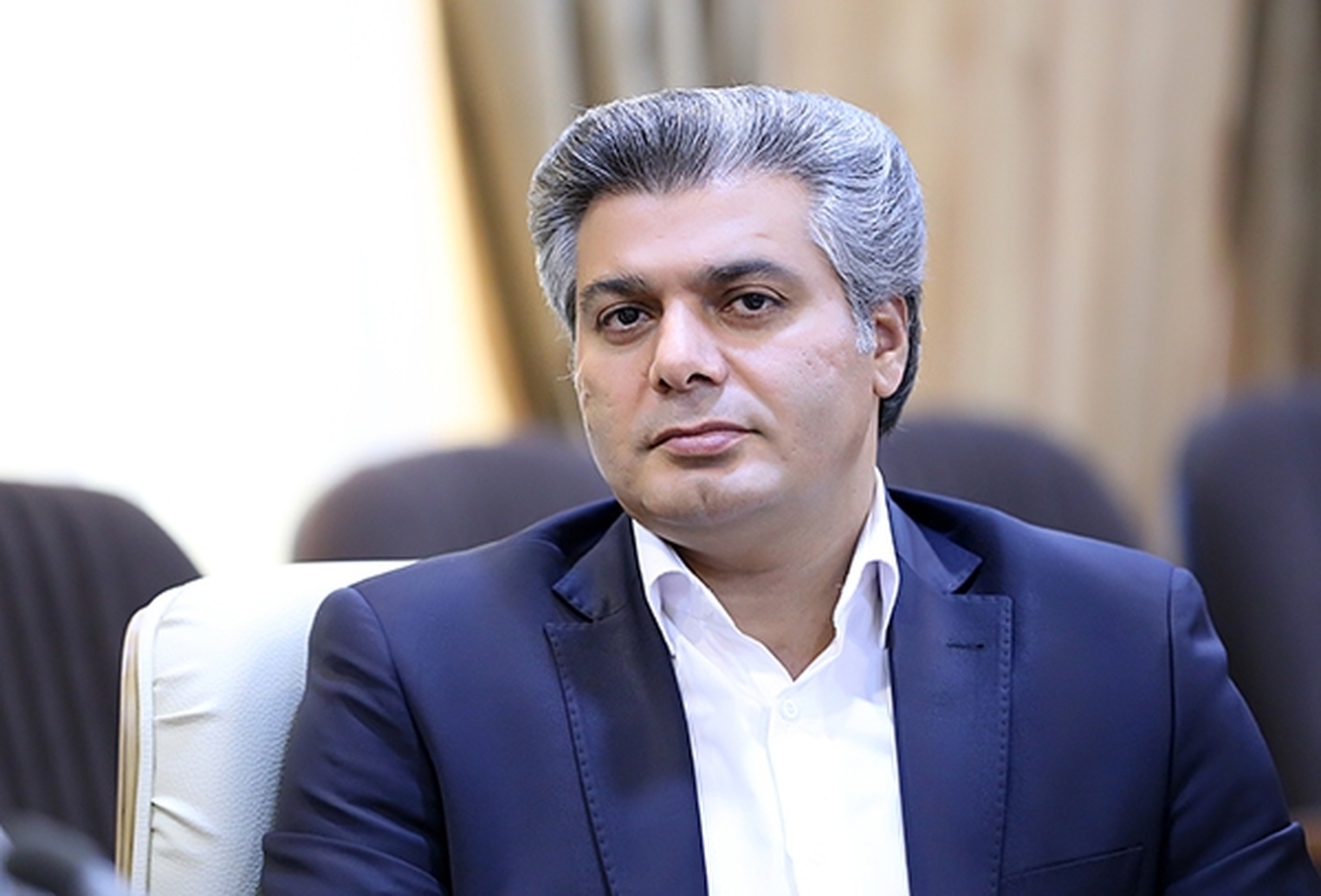 تقاضا در بازار ارز و طلا هیجانی‌ست/ استقلال بانک مرکزی برای مدیریت بازار حفظ شود