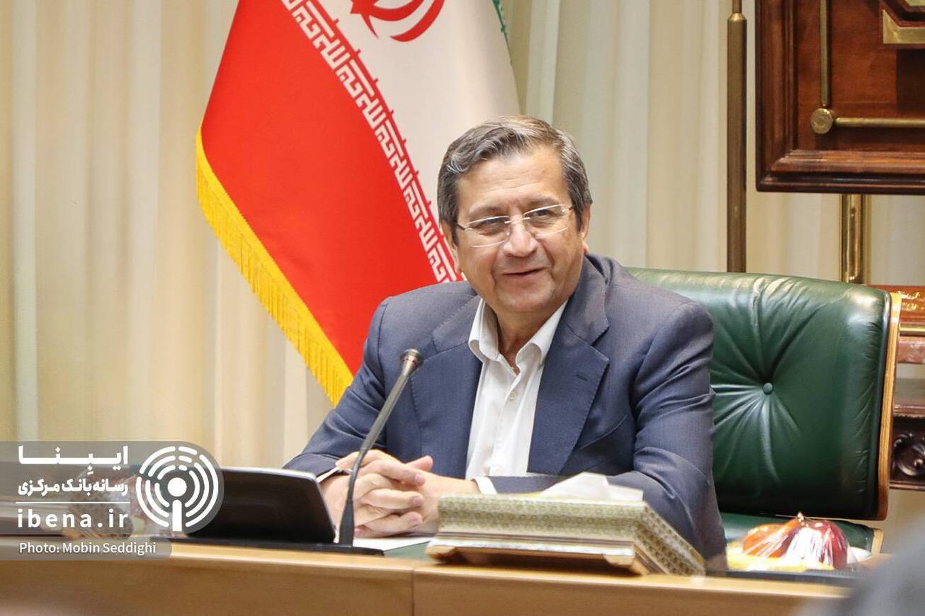 بانک‌ها همزمان با کنترل نقدینگی بر تأمین مالی تولید متمرکز شوند