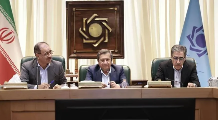 نرخ تورم ماهانه تیرماه نسبت به ماه قبل تقریباً نصف شد/ تداوم تأمین ارز تولید و صنعت با وجود شرایط جنگی و تحریم