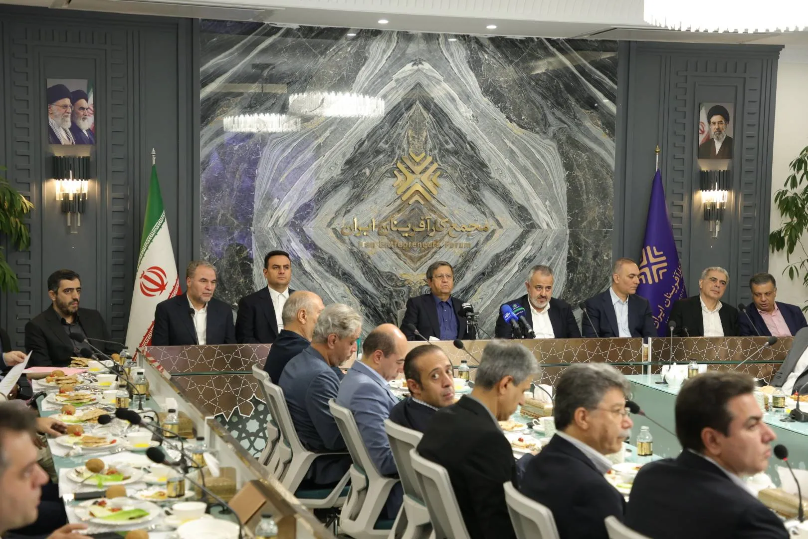 ارز مورد نیاز کالا‌های اساسی و دارو را تامین می‌کنیم/ تأمین روزانه ۱۷۵ میلیون دلار از ابتدای امسال