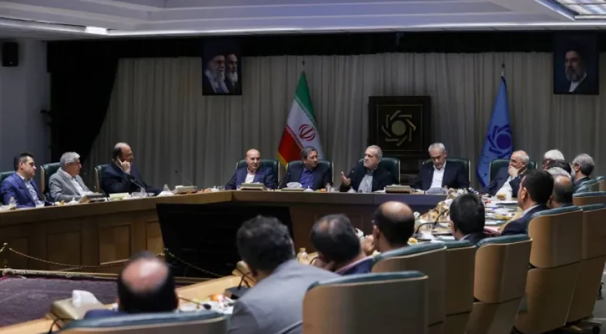نشست ۳ ساعته پزشکیان در بانک مرکزی درباره مدیریت اقتصاد در شرایط جنگ