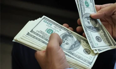 عرضه دلار در بانک‌ها ۷۰ برابر تقاضای روزانه/ بازار با کمبود عرضه مواجه نیست