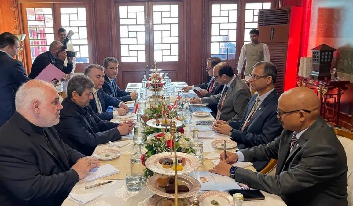 دیدار رئیس کل بانک مرکزی ایران با رئیس بانک مرکزی هند در حاشیه نشست بریکس