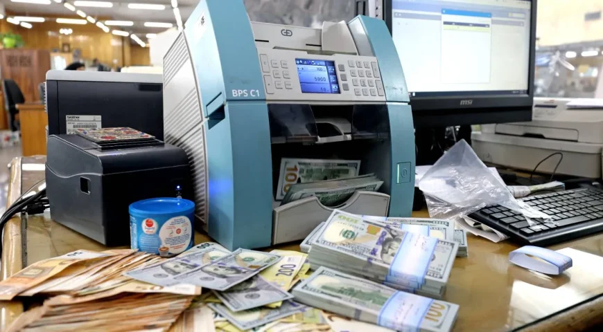 عرضه ۲ میلیارد دلار اسکناس به بازار در راستای مدیریت بازار ارز/ آغاز فروش یک میلیارد دلار از امروز