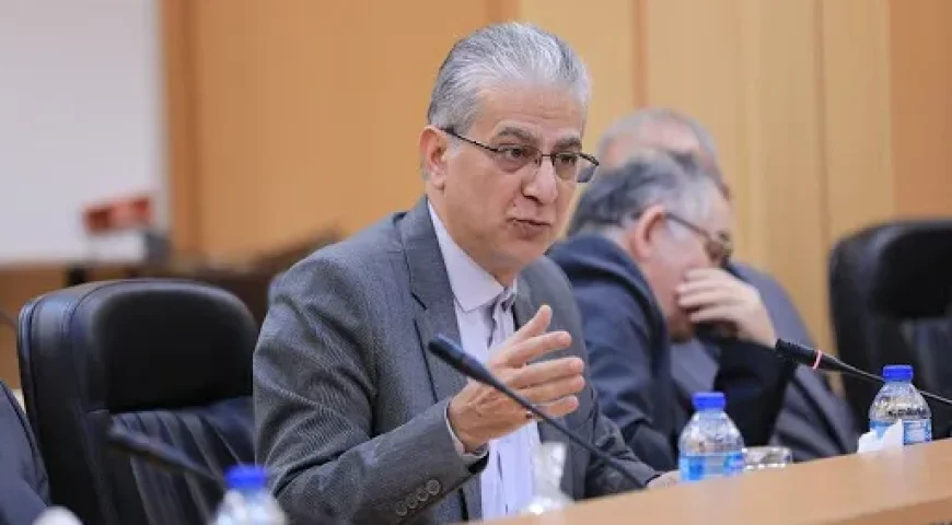 بانک مرکزی نمی‌تواند در بازار منفعل باشد/ تزریق ارز، بخشی از ابزارهای مدیریت نوسانات است