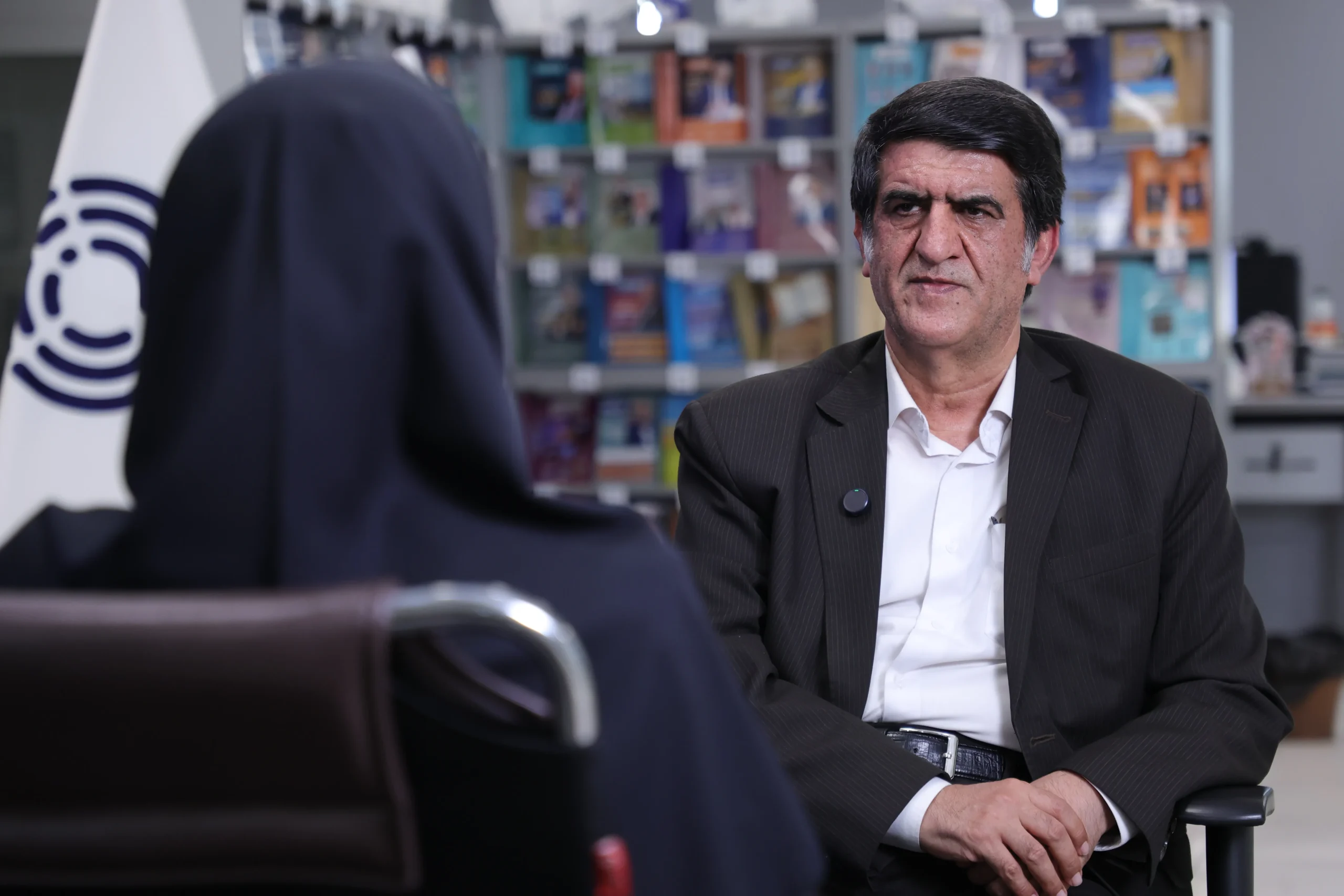 رفتار هیجانی مردم می‌تواند نوسانات نرخ ارز را تشدید کند