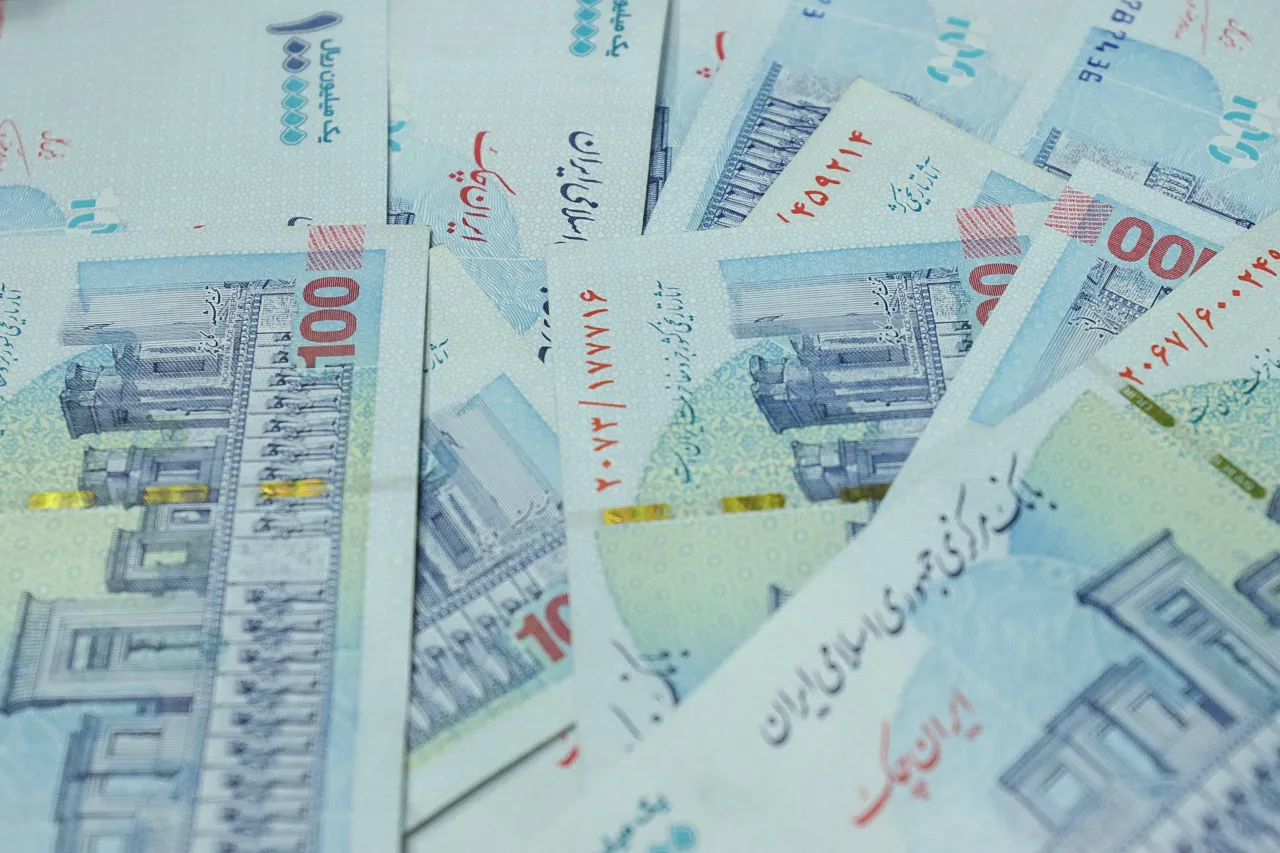 امکان رفع تعهد ارزی صادرکنندگان سال‌های ۱۳۹۷ تا ۱۴۰۰ با مصالحه ریالی