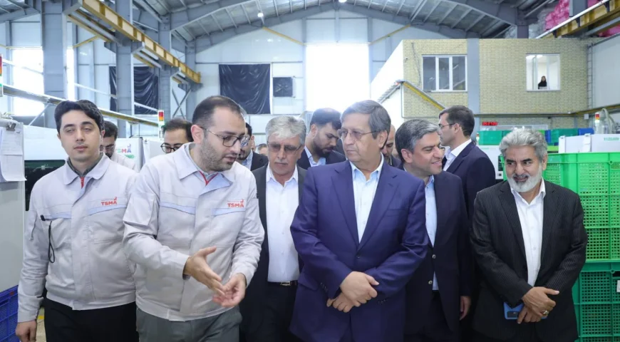 بازدید رئیس‌کل بانک مرکزی از مجموعه‌های بزرگ تولیدی اردبیل